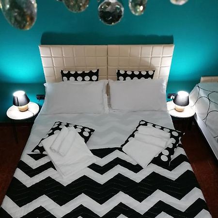 Casacasetta Suite Appartamento Indipendente Таранто Экстерьер фото